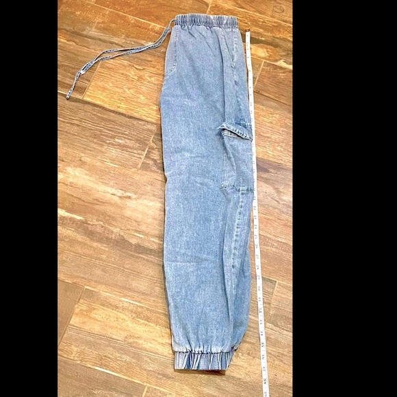 Pink Lily Chambray Cargo Joggers - Picture 4 of 6